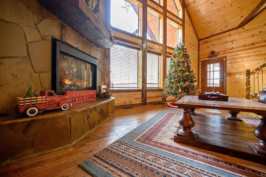 Iron Horse Lodge Sleeps 18, Games, Fire Pit, Hot Tub, Ev, More Broken Bow Exterior foto