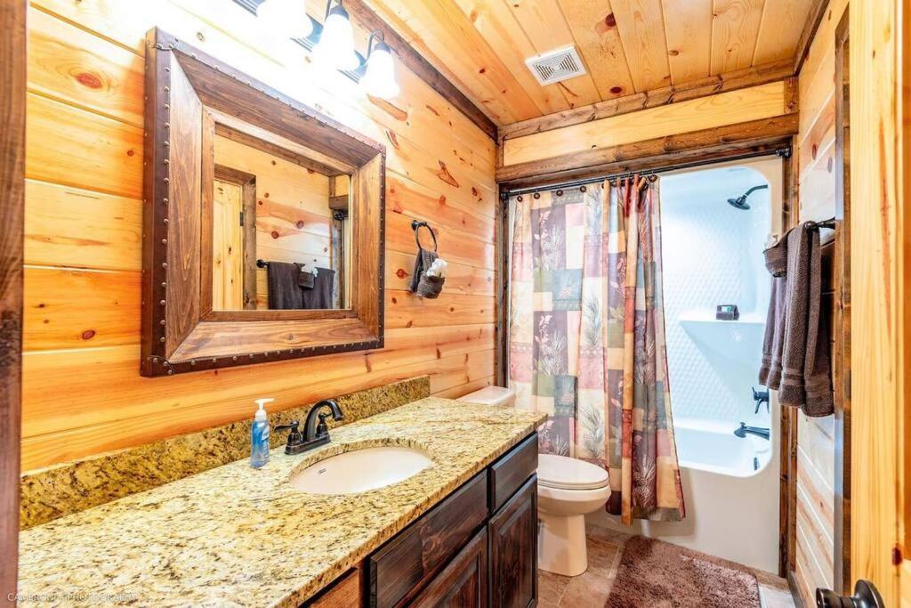 Iron Horse Lodge Sleeps 18, Games, Fire Pit, Hot Tub, Ev, More Broken Bow Exterior foto